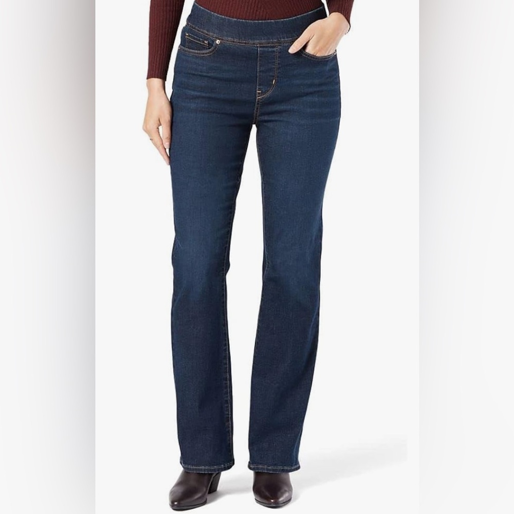 NWT Signature gold by Levi Strauss totally shaping pull on bootcut - dark wash